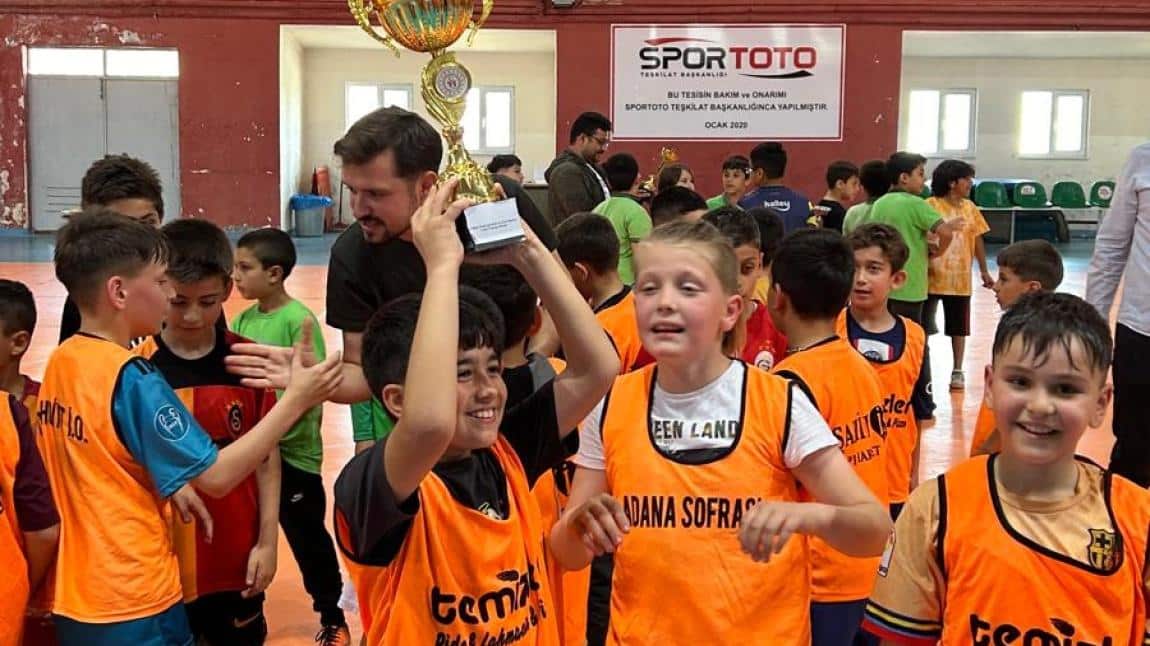 23 Nisan Ulusal Egemenlik ve Çocuk Bayramı Futsal Turnuvası İlçe 1. si Cumhuriyet İlkokulu
